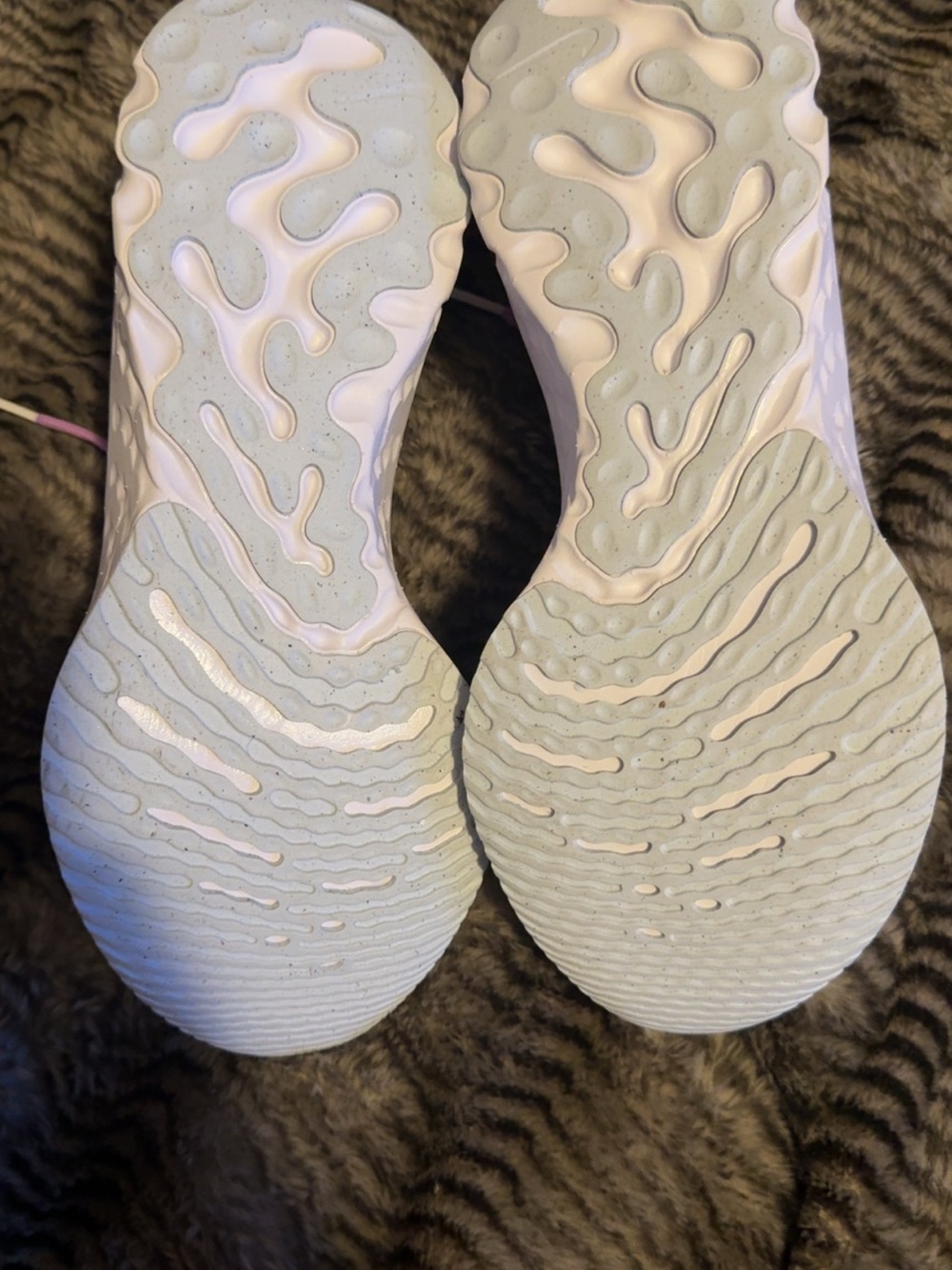 Nike Women's White and Lavender Lilac Running Sneakers 8.5 9 BRAND NEW - Picture 5 of 5